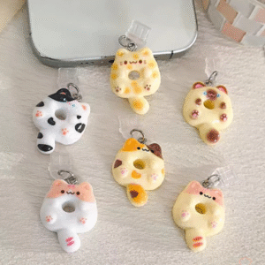 จี้ห้อยโทรศัพท์รูปโดนัทเรซิ่นรูปลูกแมวพร้อมพอร์ตชาร์จสุดน่ารัก